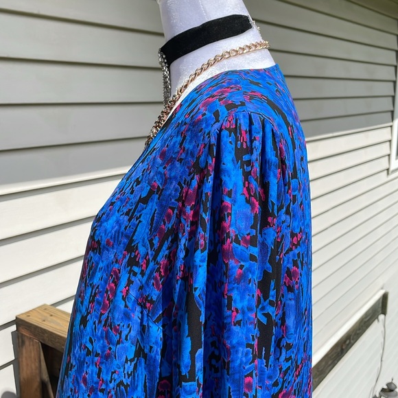 Pretty Shift Dress by Express - Picture 7 of 16